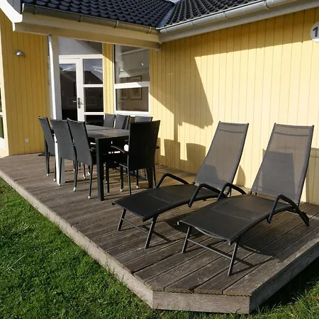 Haus Mit Zwei Fluegeln Fuer Acht Personen * Großenbrode