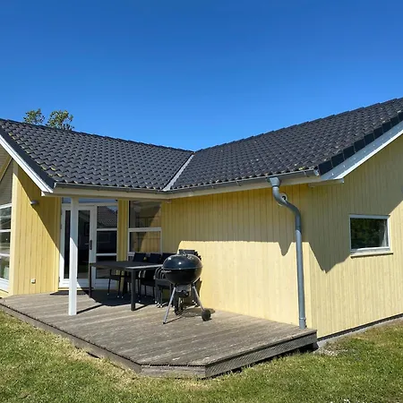 Haus Mit Zwei Fluegeln Fuer Acht Personen *